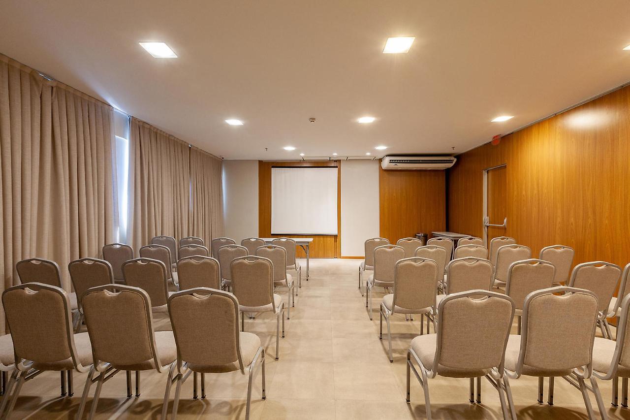 Tri Hotel Executive بروسكه المظهر الخارجي الصورة