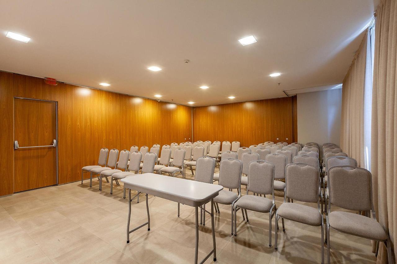 Tri Hotel Executive بروسكه المظهر الخارجي الصورة