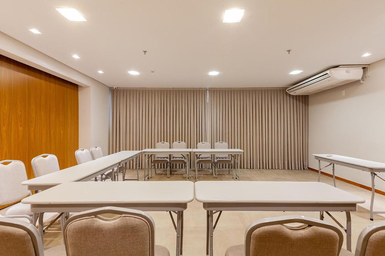 Tri Hotel Executive بروسكه المظهر الخارجي الصورة
