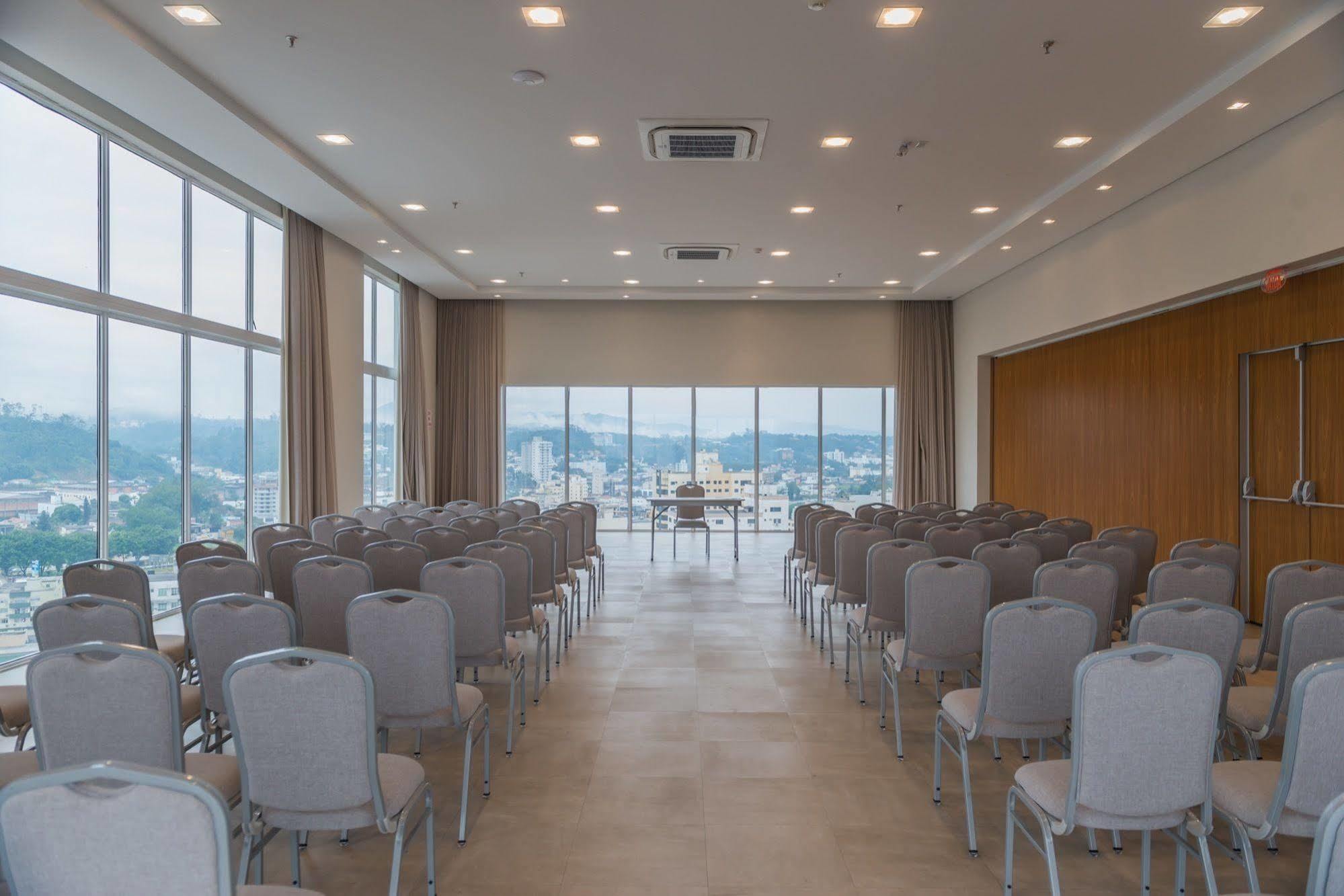 Tri Hotel Executive بروسكه المظهر الخارجي الصورة
